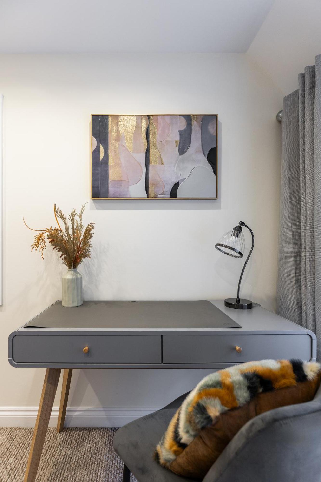 Flat In * Guildford